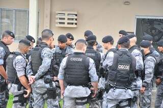Policiais militares deixam o Garras (João Carrigó)