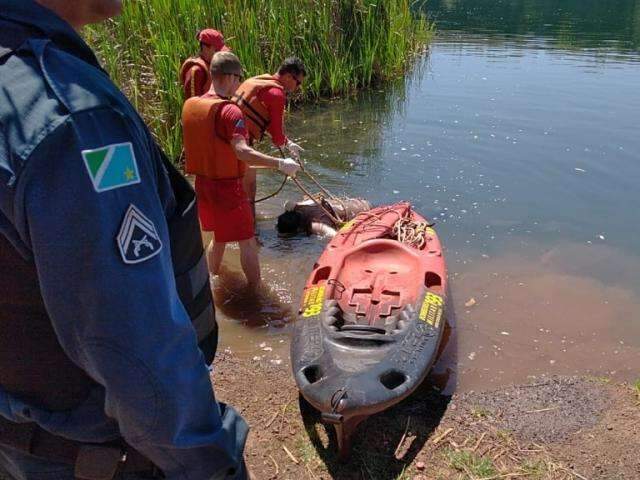 Corpo de idoso sumido &eacute; encontrado boiando em lago de pedreira