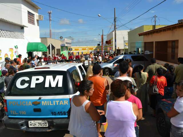  Ap&oacute;s agress&atilde;o, adolescente que matou os irm&atilde;os &eacute; isolado em Unei