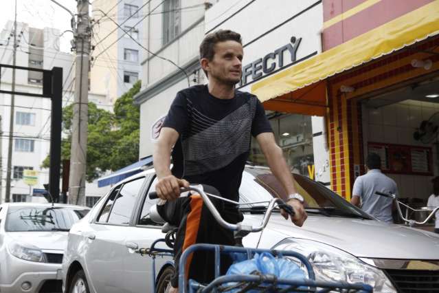 Capital ganha ciclovias, mas ciclistas reclamam da falta de biciclet&aacute;rios