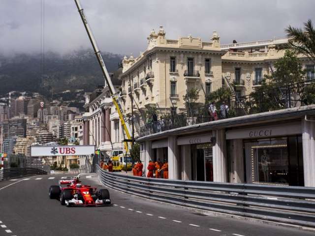 Raikkonen faz a pole e Hamilton vai largar em 13&ordm;; Massa apenas o 14&ordm;