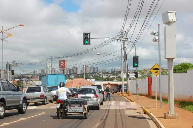  Radares e lombadas eletr&ocirc;nicas multam 116 motoristas por dia
