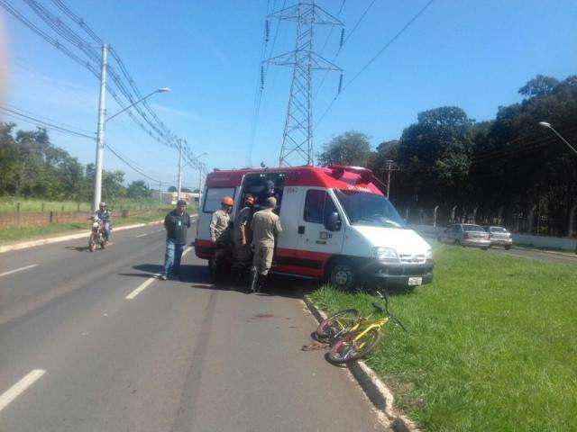 Ciclista &eacute; atropelado na Avenida Guaicurus e condutor foge