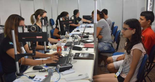 Al&eacute;m de exames e cirurgias, Caravana oferece at&eacute; casamento &agrave; popula&ccedil;&atilde;o