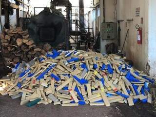 Tabletes de maconha apreendidos preparados para incineração. (Foto: Polícia Civil)