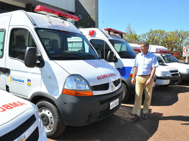 Sa&uacute;de em Dourados recebe 7 novas ambul&acirc;ncias, uma delas equipada como UTI