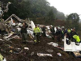 Destroços do avião que caiu ontem, na Colômbia. (Foto: Divulgação)