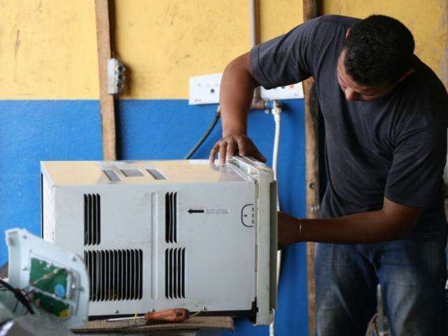 Vendas caem, mas consertos de ar-condicionados crescem at&eacute; 30%