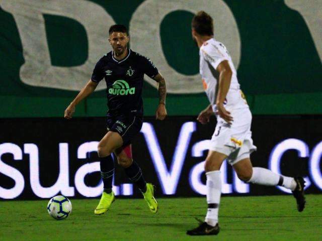 Jogando em casa, Chapecoense faz 1 a 0 sobre o Corinthians