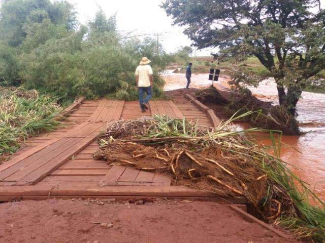 Tromba d&rsquo;&aacute;gua deixou rastro de destrui&ccedil;&atilde;o na regi&atilde;o Sul