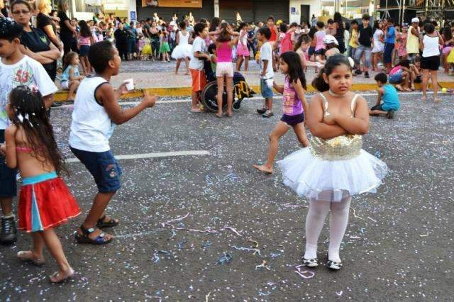 Na rua, buffet ou no shopping, as op&ccedil;&otilde;es para a folia da garotada