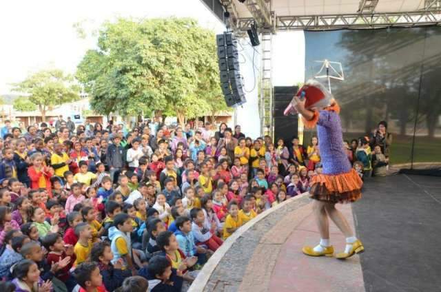Primeira edi&ccedil;&atilde;o de feira liter&aacute;ria reuniu 12 mil visitantes em quatro dias