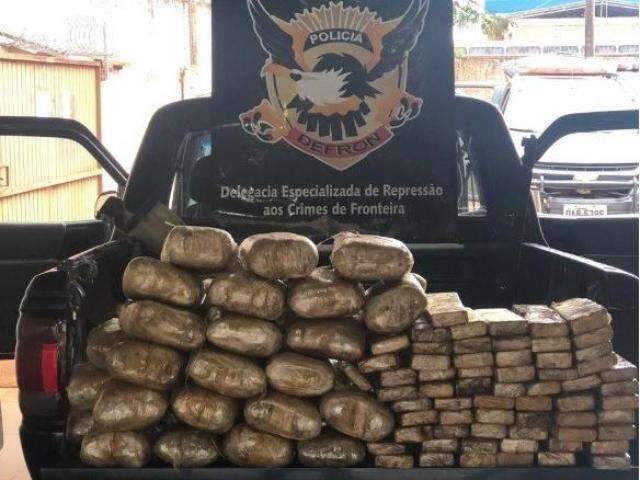 Pol&iacute;cia apreende maconha e skunk escondidos em caminhonete 