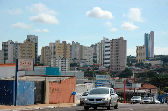  S&aacute;bado de tempo parcialmente nublado com chuvas isoladas &agrave; tarde