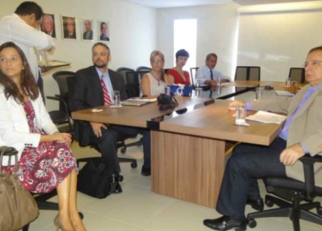  Vice-c&ocirc;nsul dos EUA participa de reuni&atilde;o na Fecom&eacute;rcio-MS