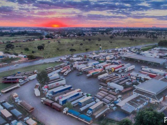 Caminhoneiros decidem nesta segunda se voltam ao trabalho