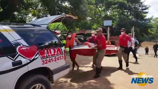 V&iacute;deos mostram resgate de corpo de menina que se afogou no Rio Aquidauana