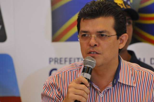 Olarte participa de formatura da Guarda e faz repasse para entidades sociais