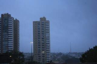 Dia amanheceu chuvoso na Capital e previsão é de pancadas de chuva durante todo o dia  (Foto: Marina Pacheco) 