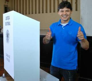 Paulo Duarte, ao votar neste domingo pela manhã. (Foto: Divulgação)