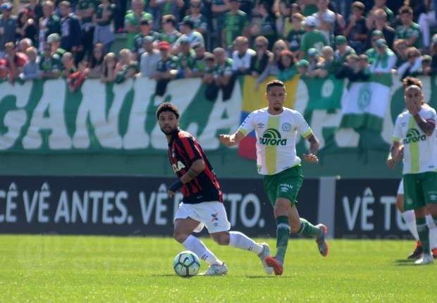 Chapecoense arranca empate dentro de casa contra o Atl&eacute;tico-PR