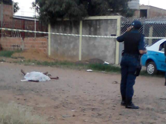  Suspeito de homic&iacute;dio morre ap&oacute;s troca de tiros com a pol&iacute;cia no Jardim Batist&atilde;o