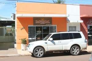 Bandidos invadem joalheria e roubam joias, 40 rel&oacute;gios e celulares