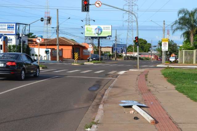 Jovem de 24 anos morre ao colidir moto com placa de sinaliza&ccedil;&atilde;o 