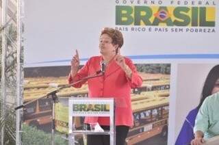 Dilma durante entrega de Ônibus em Campo Grande.(Foto:João Garrigó)