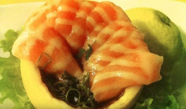 Sashimi abrasileirado ao sabor da laranja