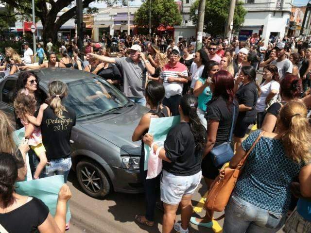 Prefeitura pode remanejar servidor ou chamar aprovados, sugere juiz