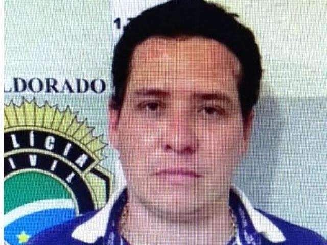 Pistoleiro &eacute; executado em churrasco e tem caminhonete levada por atiradores