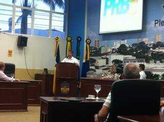 Nelsinho discursou durante evento regional do PRB em Dourados no sábado (Foto: Divulgação)