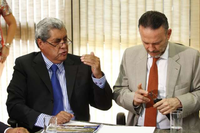 Andr&eacute; diz que vai &quot;fugir&quot; em abril para escapar de press&atilde;o para renunciar