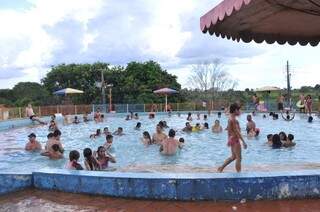 Também tem piscina e tobogã para crianças e adultos. (Foto: Alcides Neto)