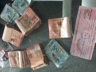 Dinheiro apreendido durante operação nesta terça-feira (Foto: divulgação/PF)
