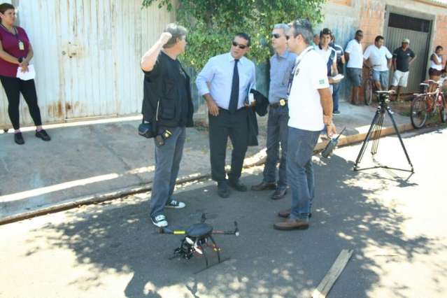 Pol&iacute;cia usa helic&oacute;ptero de controle remoto para reproduzir atropelamento