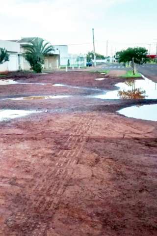 Moradores reclamam de ruas sem asfalto e intransit&aacute;veis em dias de chuva