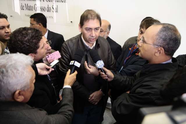 Ignorando moradores, Bernal diz que decis&atilde;o sobre cemit&eacute;rio ser&aacute; t&eacute;cnica