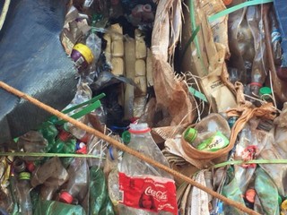 Maconha estava escondida entre garrafas pet destinadas para reciclagem (Foto: Divulgação)