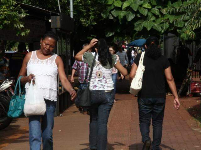Mulher est&aacute; na base da pir&acirc;mide salarial de MS, mostra pesquisa do IBGE