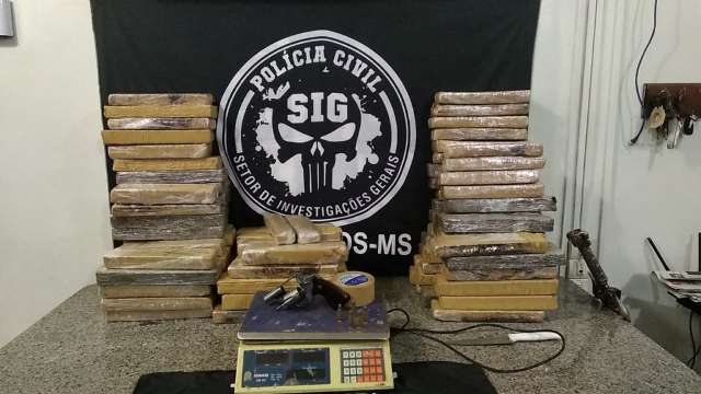 Pol&iacute;cia prende 2 e apreende drogas e arma em a&ccedil;&atilde;o contra tr&aacute;fico em aldeias