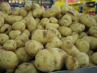 A batata, um dos itens mais afetados pelo desabastecimento em Campo Grande, subiu 50,34% (Foto: Marina Pacheco)