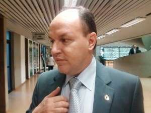Governador André não quer renunciar, mas hoje não tem escolha, diz Mochi