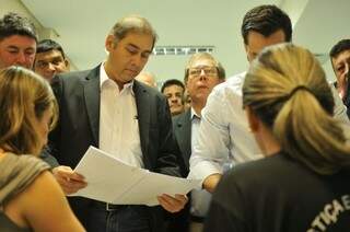 Bernal concilia cargo de prefeito com campanha (Foto: Alcides Neto)