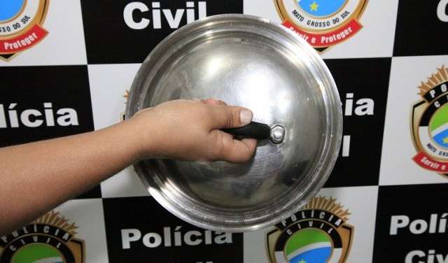 M&atilde;e &eacute; presa em flagrante ao ferir cabe&ccedil;a de filho em agress&atilde;o