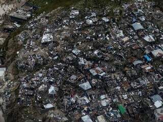 No Haiti o furacão deixou um rastro de destruição e mortes. (Foto: Carlos Garcia Rawlins/Reuters)