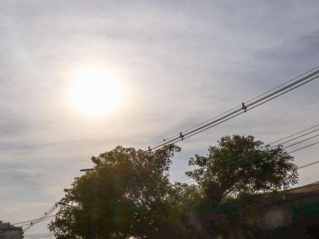 Inmet prev&ecirc; c&eacute;u nublado e chance de pancadas de chuvas isoladas