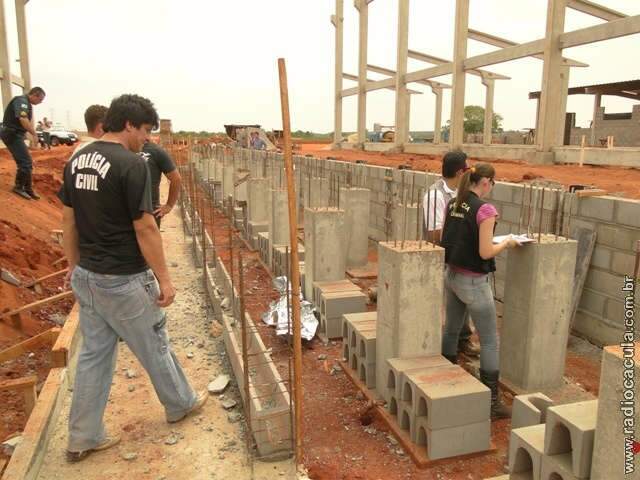  Dois trabalhadores caem e um morre ao colocar viga em obra na BR-158