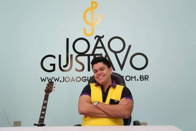 Com m&uacute;sica gravada por Jo&atilde;o Bosco e Vin&iacute;cius, cantor agora quer sucesso solo